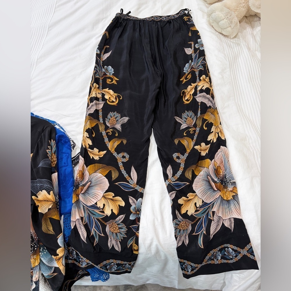 Farm Rio: Black Flowerful Garden Pajama
Pants DT - Picture 5 of 15